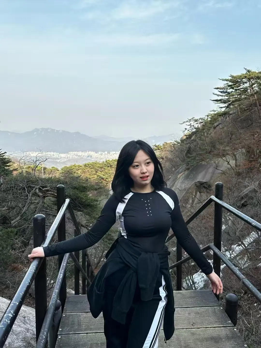 于滢在首尔登山徒步