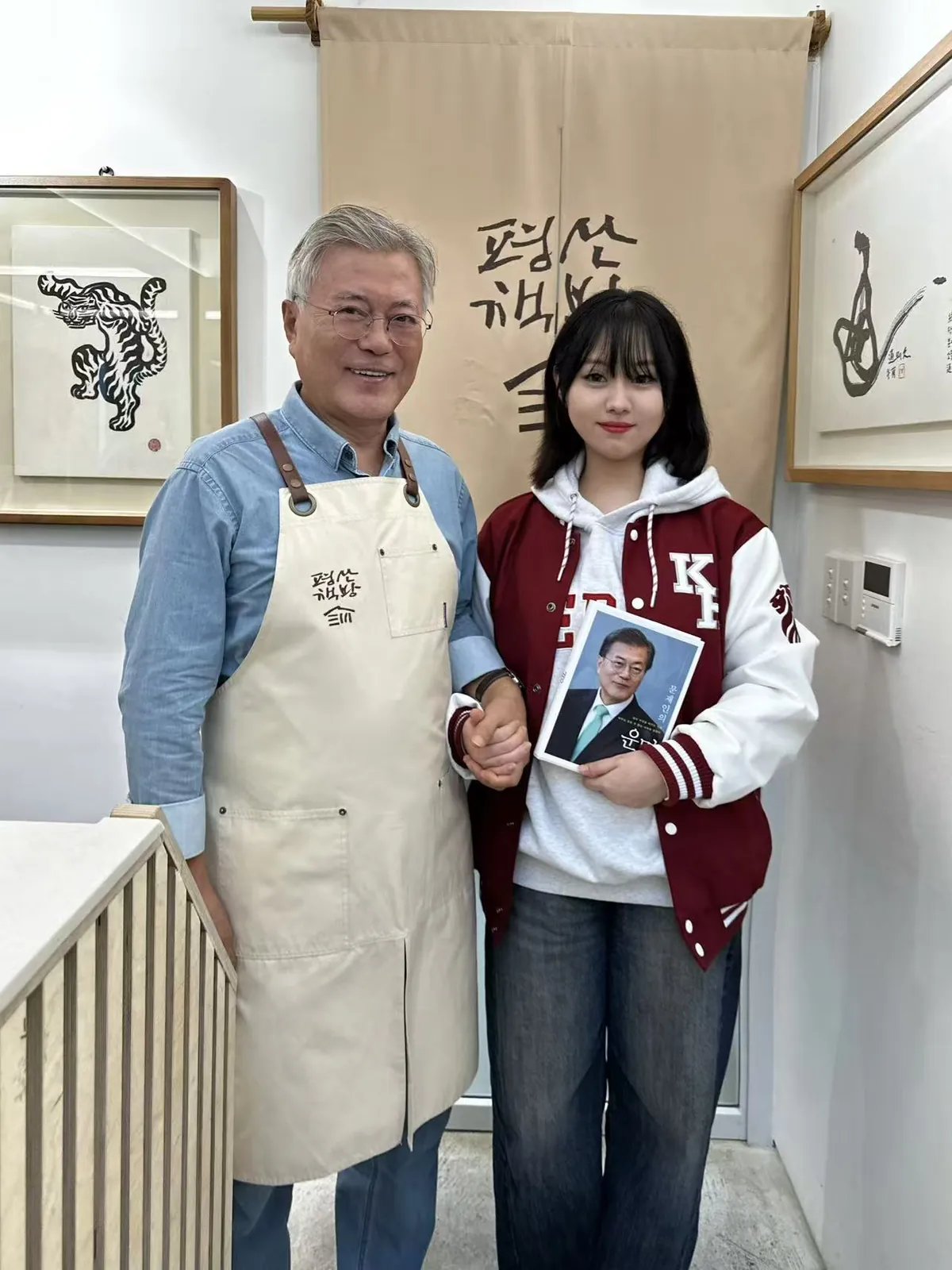 于滢与韩国前总统文在寅先生合影